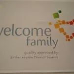 Family Grguric باغ
