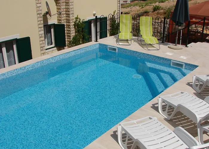 Grguric Apartment Pag Town